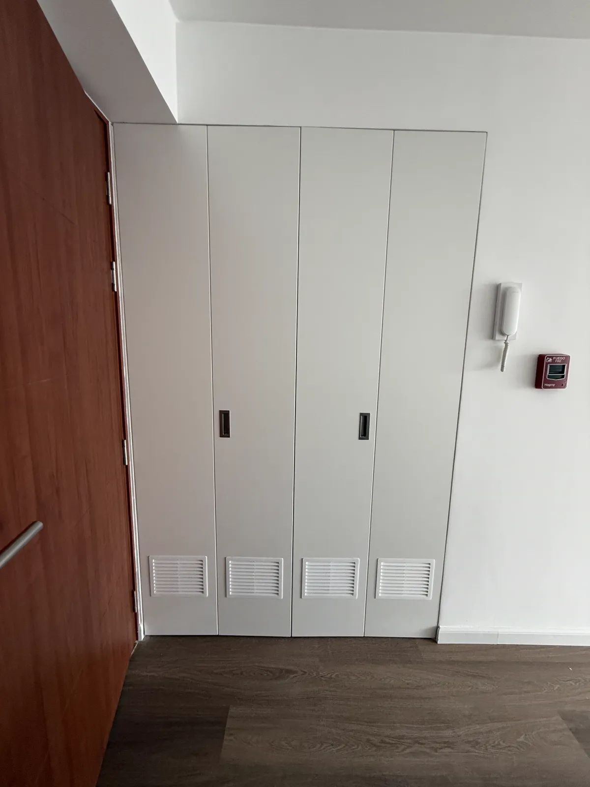 Mueble de lavandería con puertas ventiladas del proyecto Porta 360